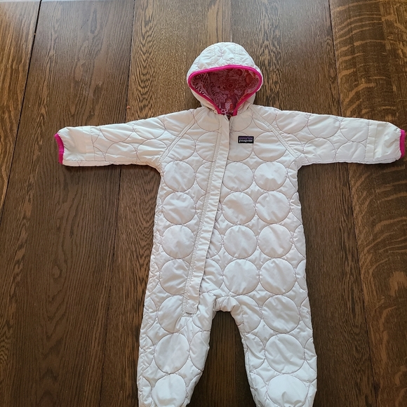 **sold** 6-12 month PATAGONIA Puffball Bunting Suit, reversible - Picture 6 of 14